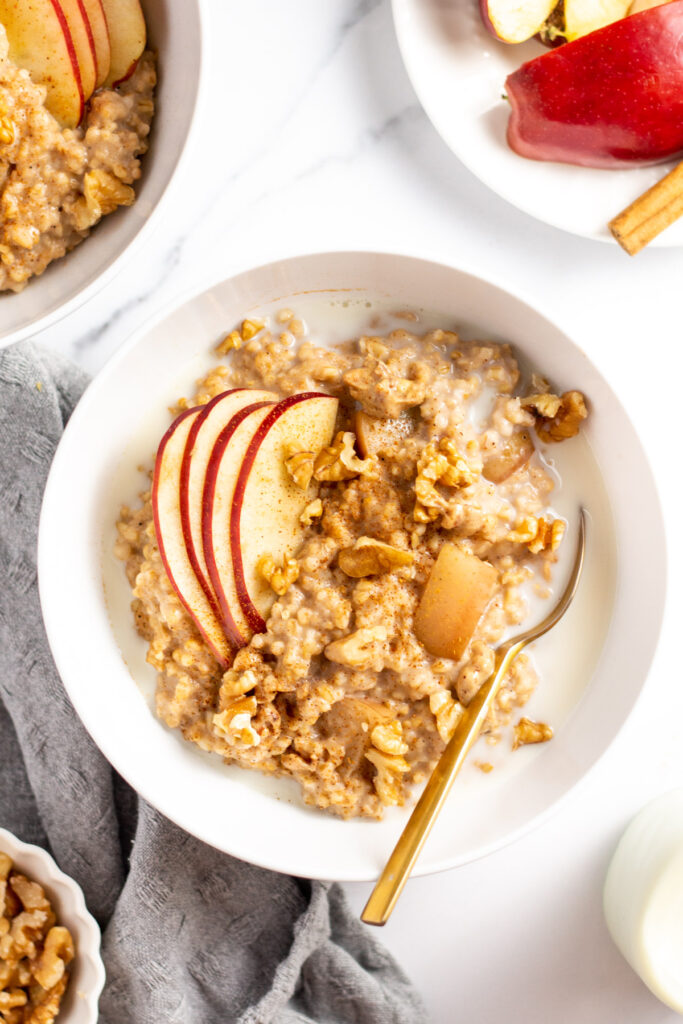 slow-cooker-apple-spiced-oatmeal