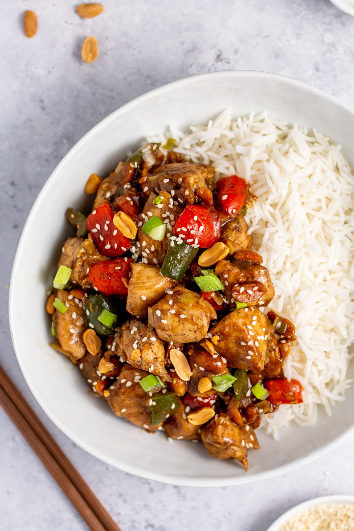 This kung pao chicken stir fry is made in one skillet, and is gluten-free, dairy-free and fully of vegetables! It's a quick and easy way to make your favorite takeout dish right at home in under 30 minutes. It also reheats great, making it not only great for a weeknight dinner but for a meal prep recipe as well. #chickenskillet #30minuterecipe #kungpao #onepan #mealprep