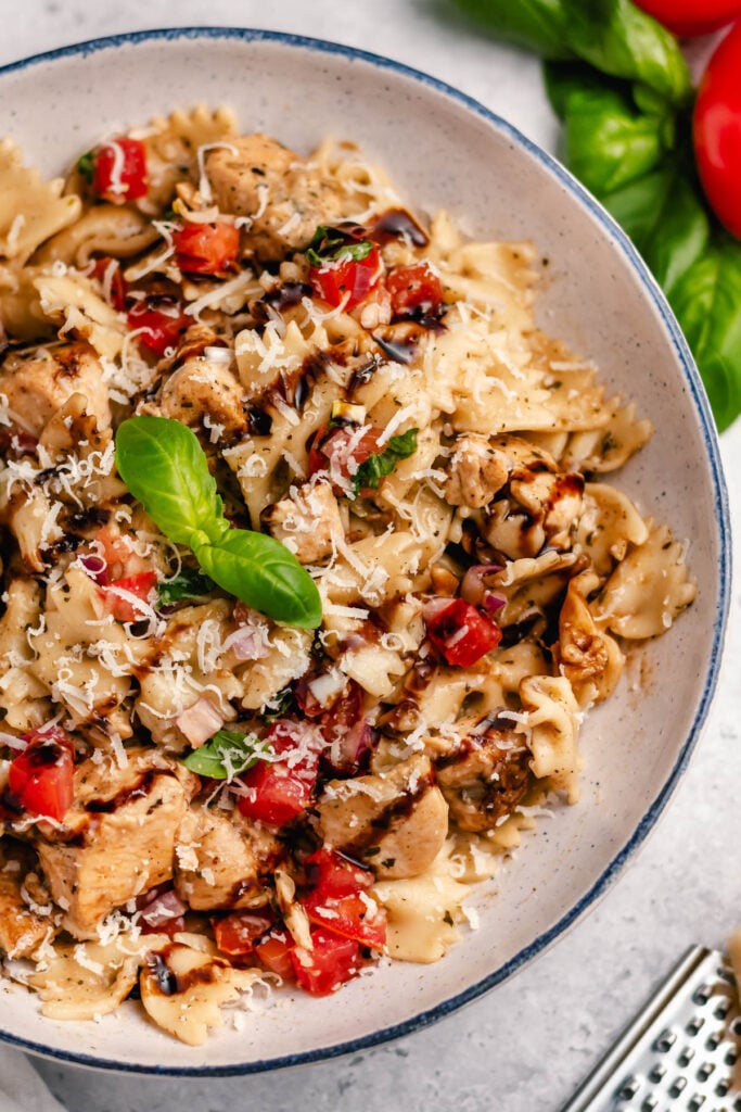 Instant pot bruschetta chicken pasta is a quick and healthy pasta meal that can be made gluten free and dairy free. The homemade bruschetta uses only six fresh ingredients and, when coupled with the seasoned chicken and pasta, makes for a delicious meal any day of the week. With the ease of the instant pot, this fast, no mess pasta, is sure to be a hit! #instantpotpasta #instantpotchicken #homemadebruschetta #30minutemeals