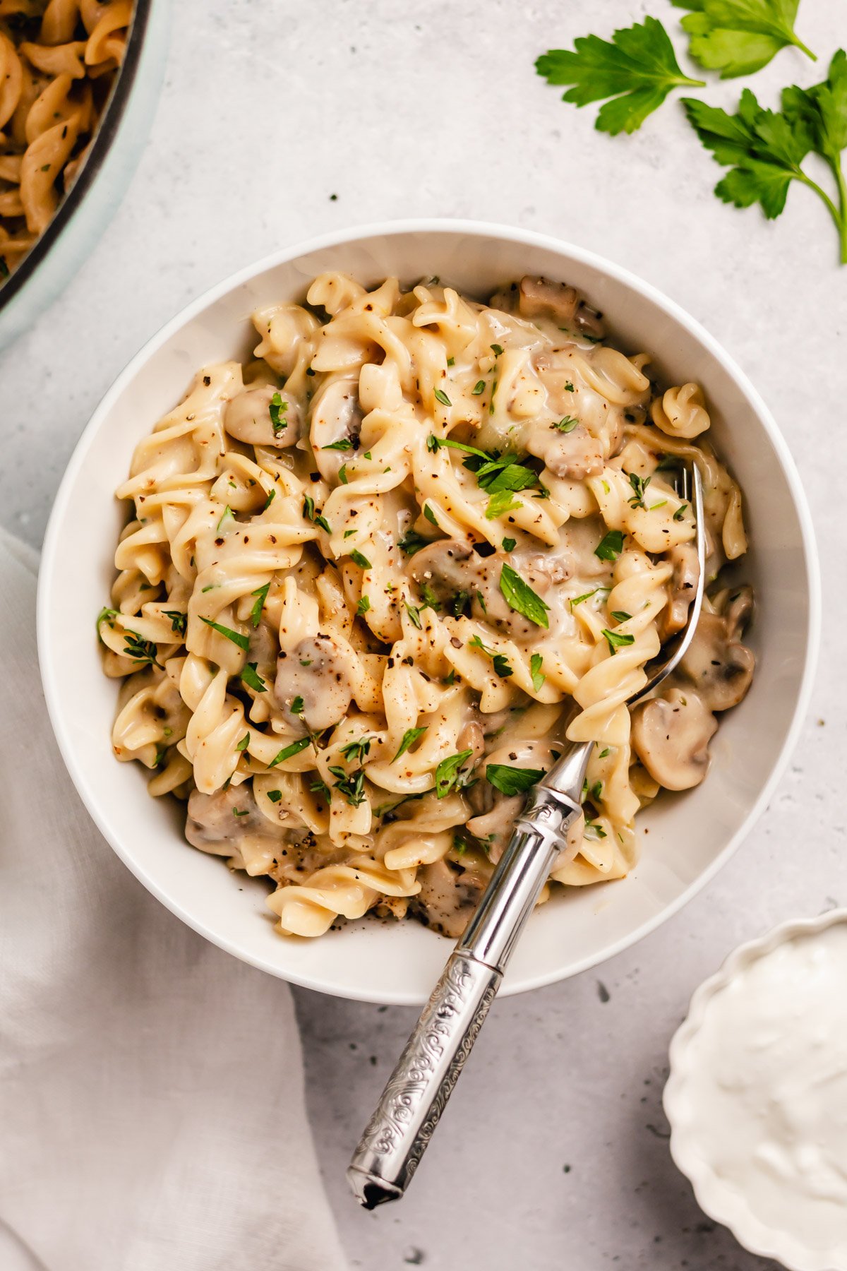 This one pot mushroom stroganoff is a super easy meatless meal that is made in 30 minutes. It's full of fresh flavor and is dairy free and can easily be made gluten free or vegetarian. The mushroom stroganoff is perfect for a cozy night in or for meal prep for satisfying weekday lunches. Save some time and cut down on dishes and give this recipe a try! #30minutemeals #onepotpasta #glutenfree #dairyfree #meatless