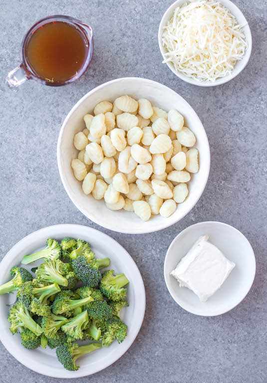 cheesy broccoli gnocchi skillet ingredients